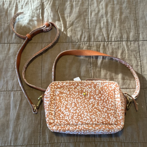 NEW Madewell The Transport Camera Bag Animal Spot Calf Hair Toffee - Picture 6 of 6